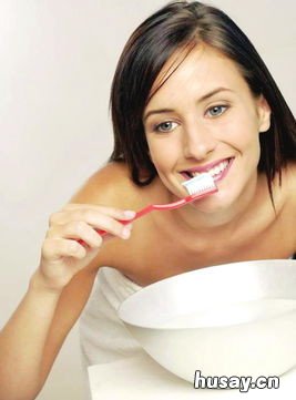 口腔保健的方法有哪些？ 自我口腔保健的方法有几种