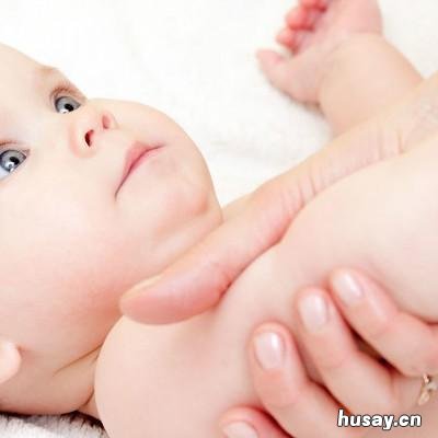 宝宝脸上有湿疹的症状是怎么样的 宝宝脸上湿疹的症状和图片