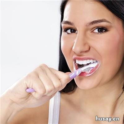 牙齿黄了怎么变白 牙齿黄了怎么变白用什