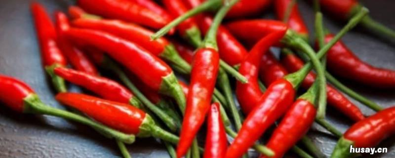 介绍三种蔬菜的形状颜色大小和味道 介绍三种蔬菜形状颜色大小味道