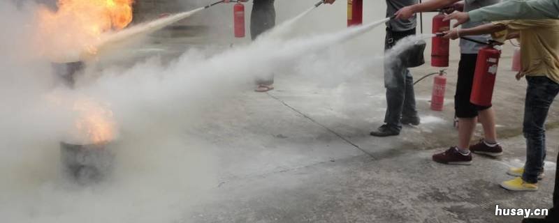 腐蚀性物品着火时正确的做法是 危险化学品起火处置措施