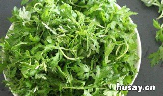 艾叶泡脚的好处与功效是什么 艾叶泡脚的好处与功效是什么呢