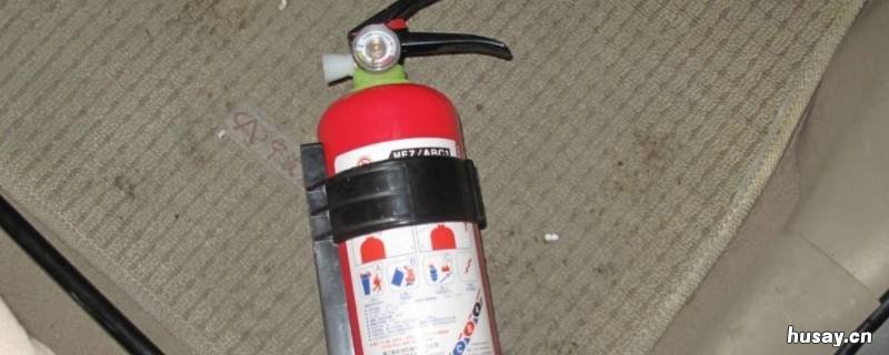 灭火器可以平放在车里吗 灭火器放车上可以平放吗