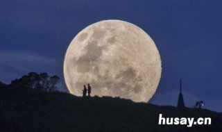 晚上拍月亮怎么发朋友圈 晚上的月亮怎样发朋友圈