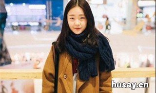 姜黄色大衣搭配什么颜色的围巾 姜黄色大衣搭配什么颜色的围巾图片