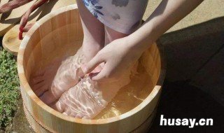 有脚气用盐水泡可以吗 脚有脚气可以用盐泡吗