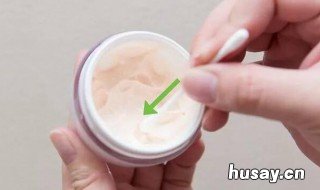 眼霜能不能擦在上眼皮 眼霜可以抹在眼皮上吗