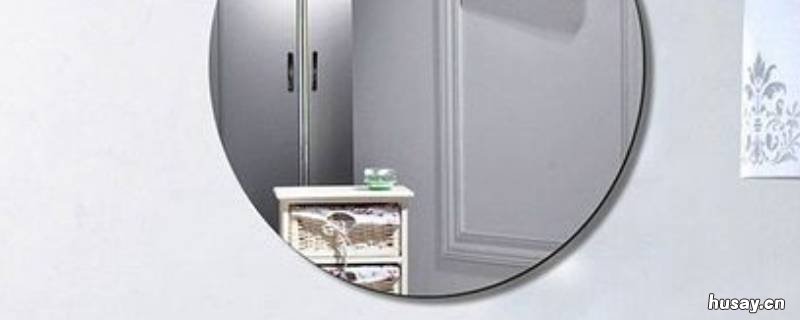 浴室镜子有水渍污垢怎么擦干净 浴室镜子的水垢怎么处理