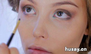 眼线怎样化比较自然 淡妆眼线怎么画自然