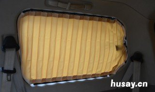 五菱荣光后窗窗帘怎么装 五菱荣光后窗窗帘怎么装视频