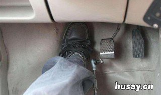 新手怎样控制好踩离合 新手怎样控制好踩离合和刹车