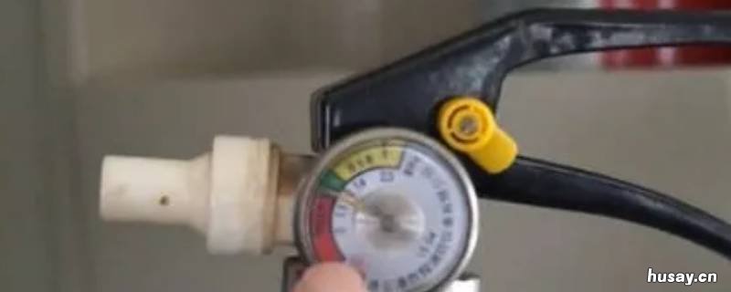 干粉灭火器压力表正常区域指针应指向 干粉灭火器压力表的三个区域分别为