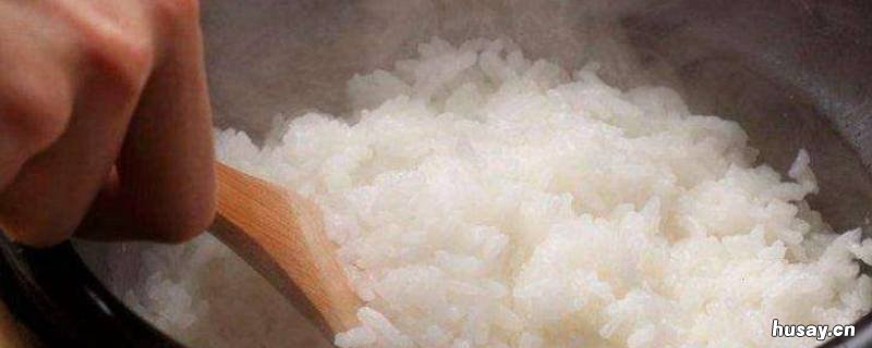 蒸米饭放油和醋有好处吗 蒸米饭放油和醋有好处吗为什么