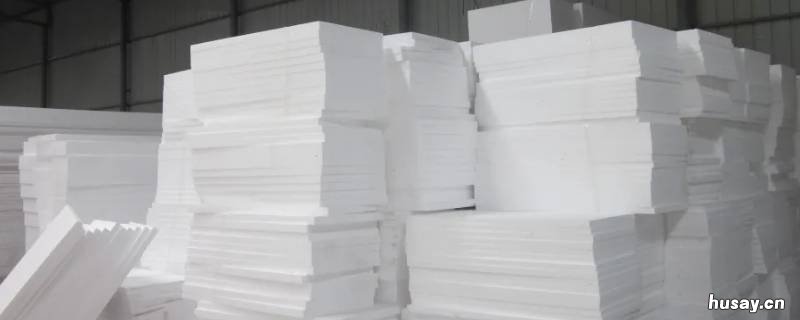 泡沫塑料放入水中为什么会浮起来 把泡沫塑料放入水中是沉还是浮为什么会这样呢