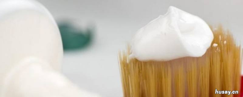 彩条牙膏为什么挤出来不乱呢 彩条牙膏为什么挤出来不乱呢视频