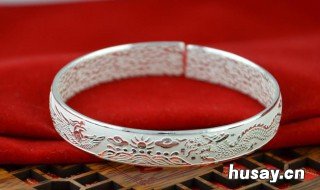 银手镯发黄是什么原因 银手镯里面发黄是什么原因