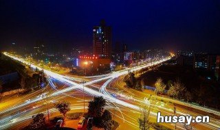 十字路口红灯直行和左转怎么走 十字路口红灯右转行吗