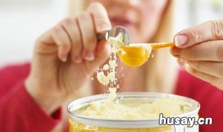 冲奶粉的水可以用冷水加热水吗 冲奶粉的水可以用冷水加热水代替吗