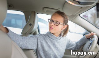 倒车时后轮异响是怎么回事? 倒车后轮异响声 向前正常