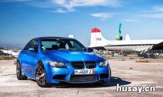 重踩油门车子有烧焦味 油门踩重有烧焦的味道