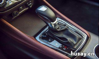 自动挡空挡滑行中能直接挂入r和p档吗 自动挡放空挡滑行有问题吗