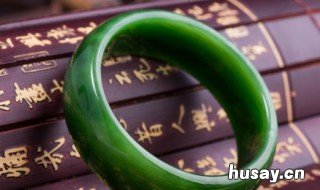 真翡翠手镯得多少钱 一个真翡翠手镯大约多少钱