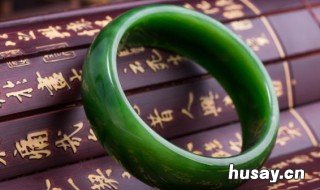 翡翠贵妃镯的优缺点 翡翠镯子圆的好还是贵妃好