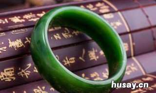 怎样识别翡翠手镯的好坏 怎么看翡翠手镯好不好