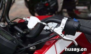 摩托车起步离合器操作技巧 摩托车离合器油门起步技巧