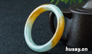 翡翠玉手镯一般多少钱 翡翠手镯一般多少钱?