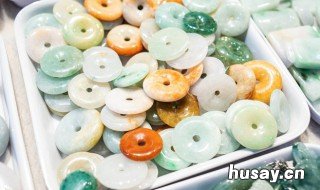 翡翠原石是怎么开采的 翡翠原石哪里挖