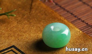 大商场里的翡翠靠谱吗 在商场花几千买翡翠