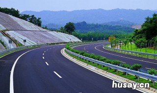 鱼骨线交通标志怎么走 交通路线鱼骨线