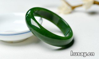 翡翠手镯款式介绍 翡翠镯的款式