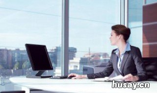 电脑下面的任务栏跑到右边去了怎么办 电脑下面任务栏跑到左边去了