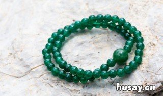 赞美翡翠手镯的诗句 描述翡翠手镯的美句