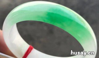 白底绿翡翠手镯 白底青翡翠镯子