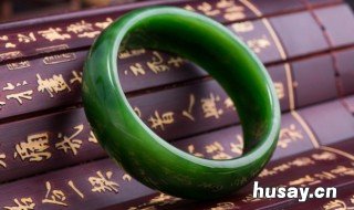 糯种阳绿翡翠介绍 糯种阳绿翡翠手镯价格
