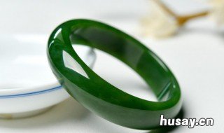 云南翡翠手镯价格介绍 云南翡翠玉镯价格