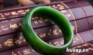 浅绿翡翠手镯价格如何 浅绿翡翠手镯价格如何看