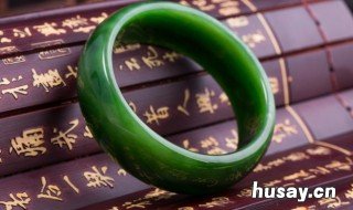 淡绿色翡翠手镯价格如何 浅绿色翡翠手镯价格
