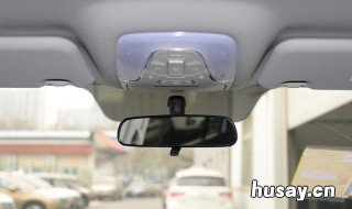 怎么利用后三角窗倒车 倒车看后三角玻璃方法