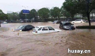 汽车掉进水里如何自救 汽车掉在水里怎么自救?