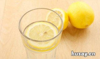 喝柠檬水有什么保健功效 喝柠檬水有什么好处和功效