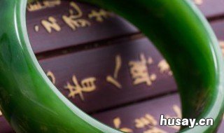 翡翠手镯怎么挑选好的 翡翠手镯怎么挑选好的图片