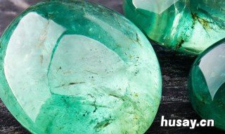 玉和翡怎么样区分 翡翠和玉如何区分?