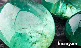 翡翠贵妃镯 翡翠贵妃镯是椭圆的吗