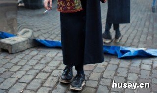 求男生呢子大衣配什么鞋子比较好 男生大衣应该配什么鞋子