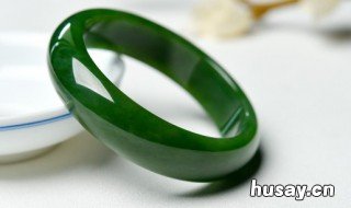 怎么辩别翡翠手镯真假 如何辨别翡翠手镯真假