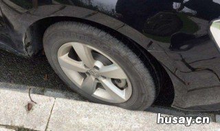 汽车如何上马路牙子 汽车上马路牙子刮底盘